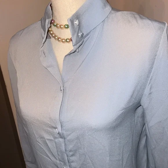 H & M Beautiful long sleeve Light Blue blouse. - Picture 3 of 11